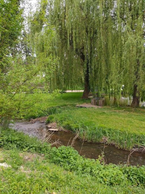 Le Calme A La Source Villa Brechamps Exterior photo